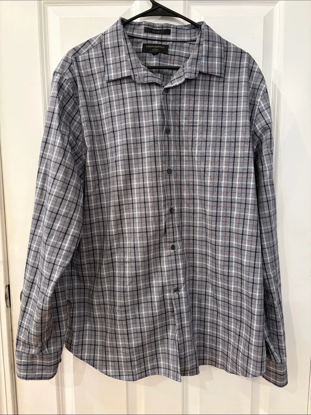 Banana Republic Men's Gray Plaid No Iron Button-Down Shirt